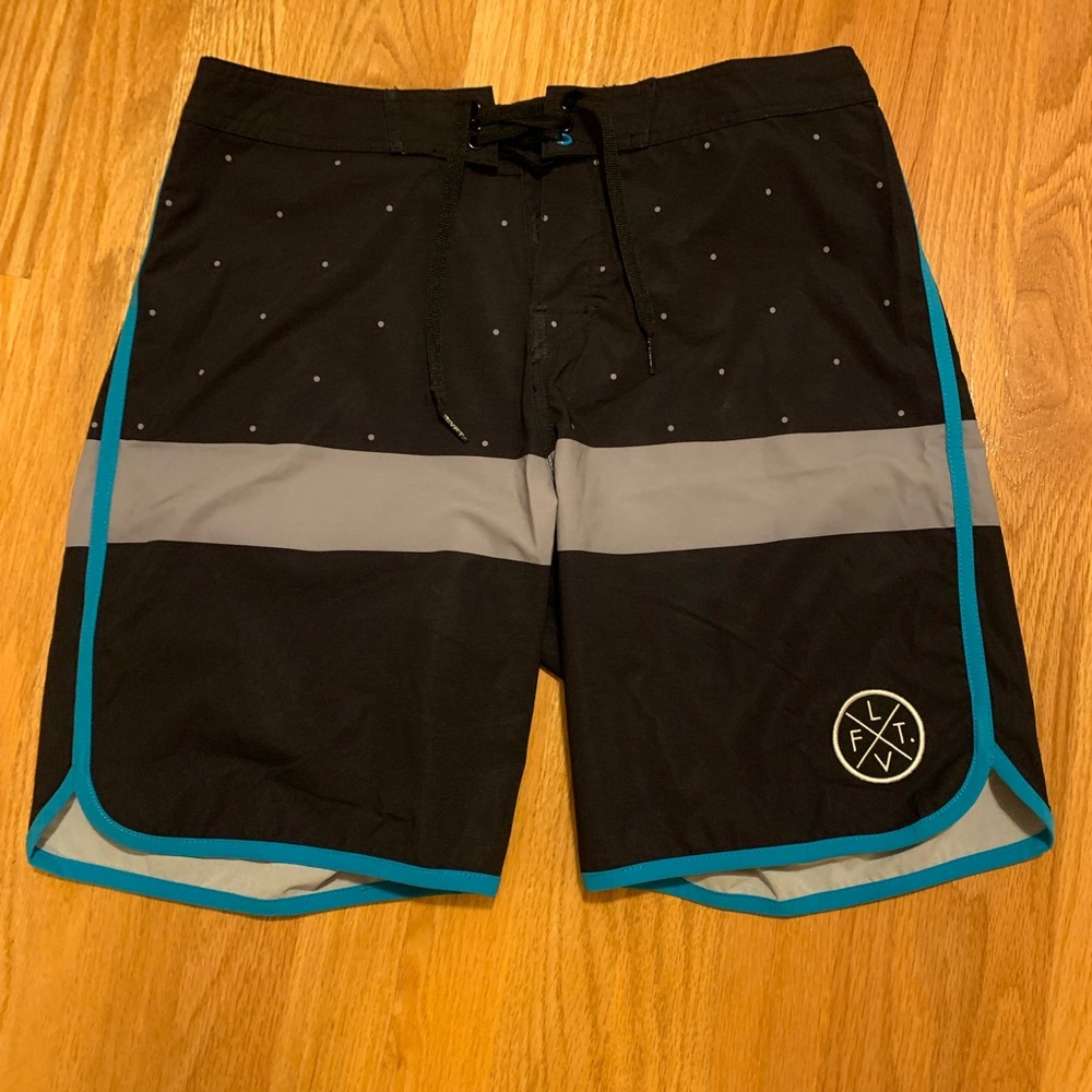 LVFT BOARD SHORTS SIZE 30